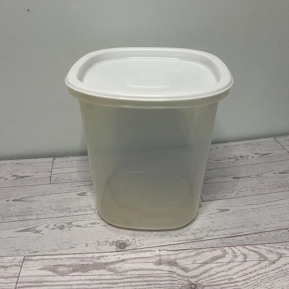Rubbermaid Servin Saver 3 QT 2.8L Square Food Storage Container White Lid 6 0047
